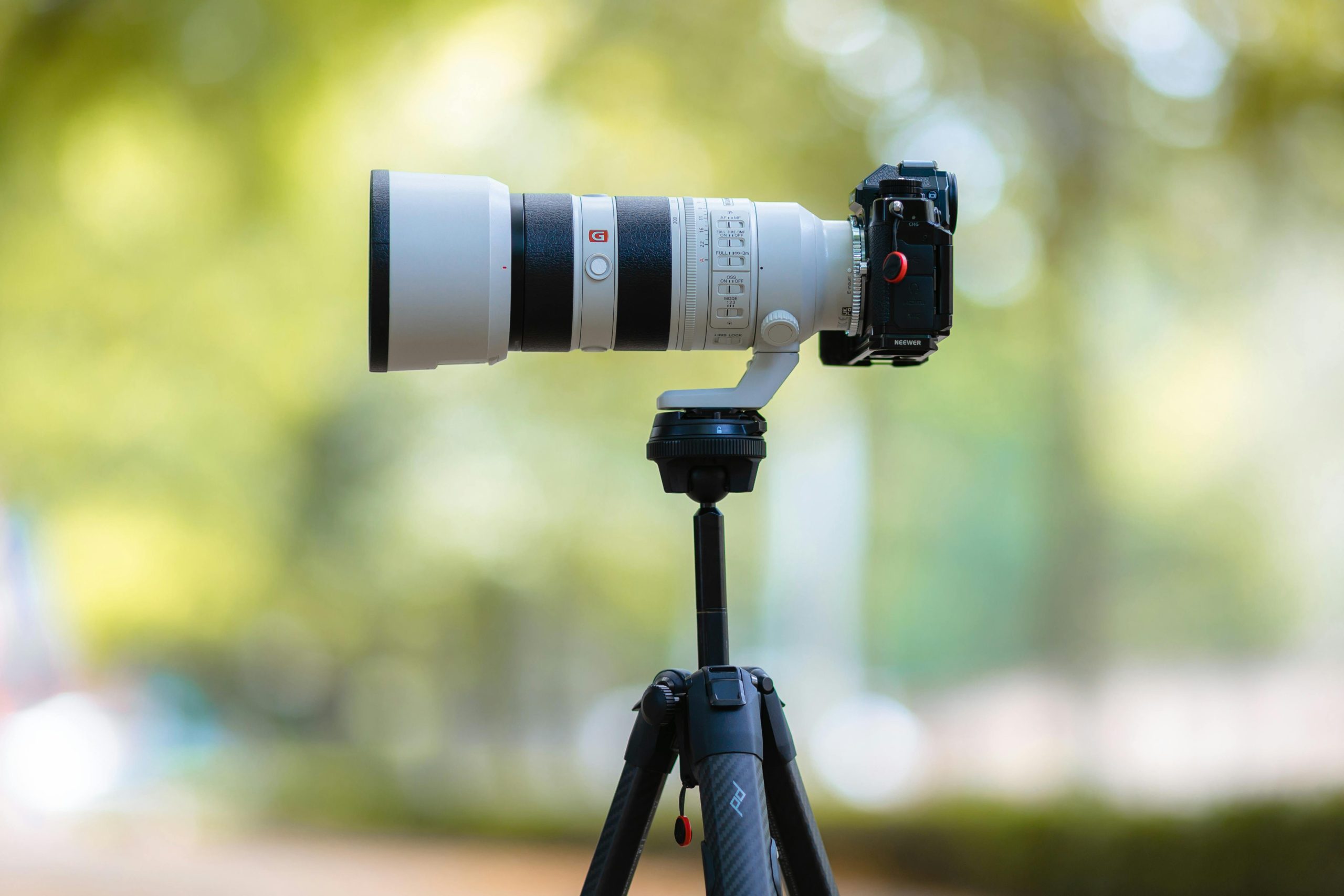 Trépied photo utilisé avec téléobjectif en prise de vue extérieure