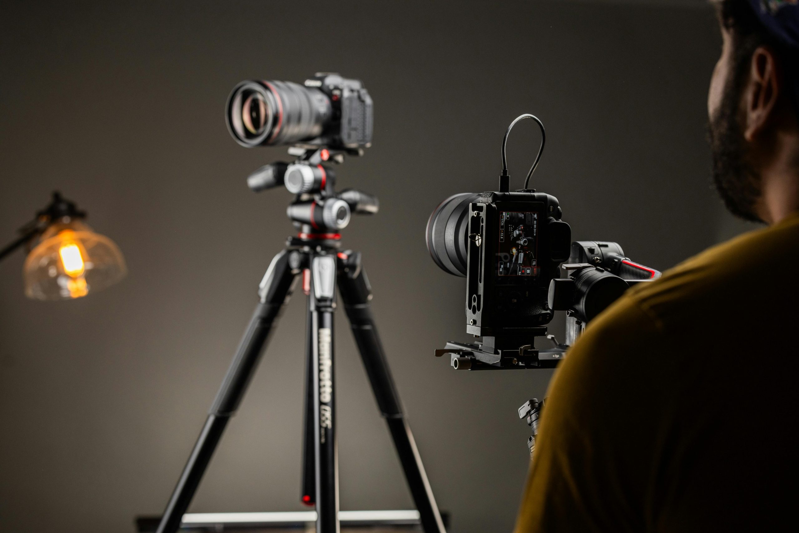 Trépied photo utilisé en prise de vue studio avec éclairage